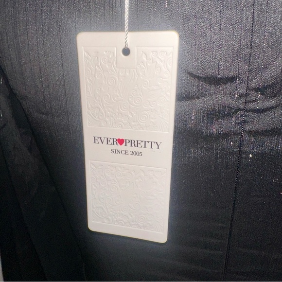 Black Ruffled Tiered Gown with V-Neck and Bishop Sleeves - Picture 8 of 10